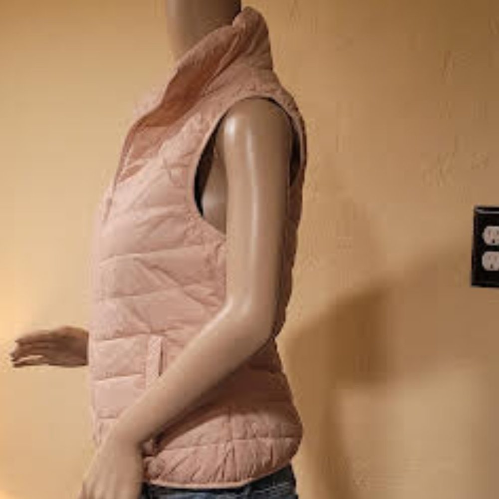 NWT Arizona Jean Company Rose Quartz women's medium lightweight puffer vest - Picture 9 of 9